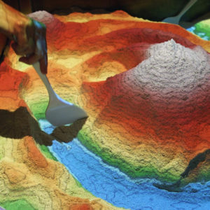 La geografia a portata di mano con la Augmented Reality SandBox