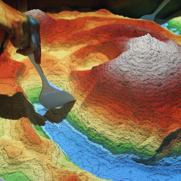 La geografia a portata di mano con la Augmented Reality SandBox