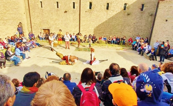 “Viaggio nel Medioevo”: spettacolo e visita gratuita al Castello di Montalbano Elicona
