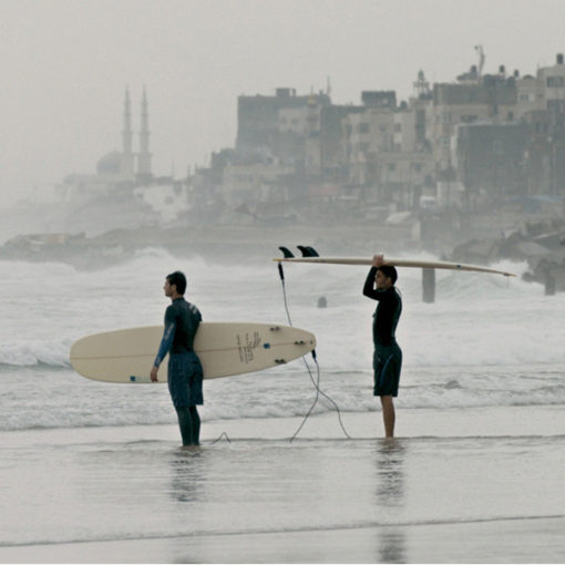 Gaza Surf Club. Il documentario-verità sui giovani paletinesi di Gaza