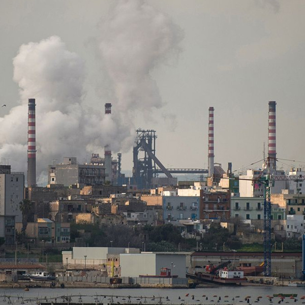 Ilva. A denti stretti - La tragedia ambientale di Taranto