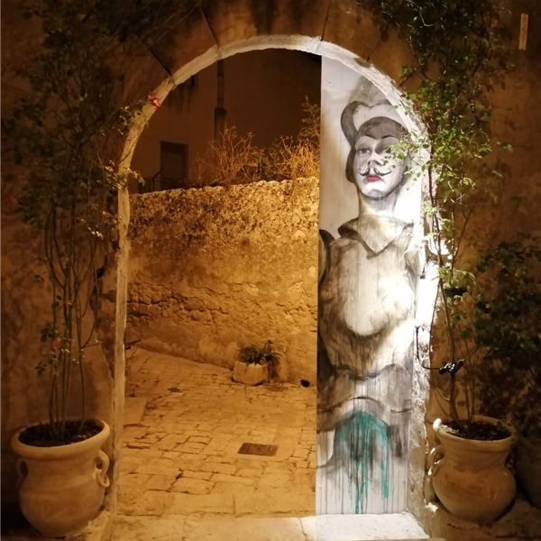 A Ragusa Ibla le installazioni artistiche di Design, Architettura, Pittura, Fotografia e Moda