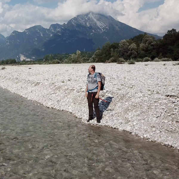 "Il canminante. Racconto di un cammino lungo il fiume Piave" di e con Mirko Artuso