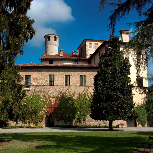 I Beni del FAI: Castello della Manta. Storie e miracoli della fontana della giovinezza