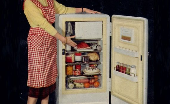 Pausa Pubblicità: "Il frigorifero ideale per la famiglia media è il CGE 140 Coldrator"