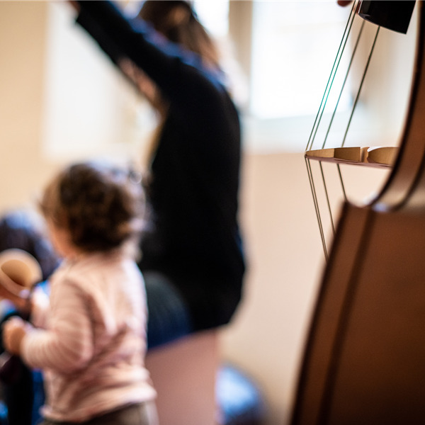 Musica col marsupio: laboratori musicali, concerti disturbati e visite a misura di bimbo