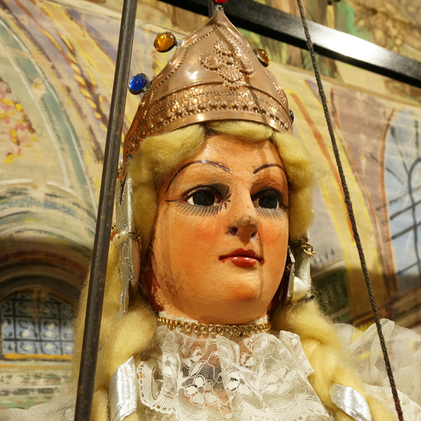 Donne, eroine e dame all'Opera dei Pupi. I cento anni della marionettistica dei Fratelli Napoli di Catania