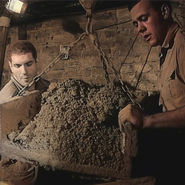 La storia di due italiani che hanno liberato 29 persone scavando un tunnel sotto il muro di Berlino