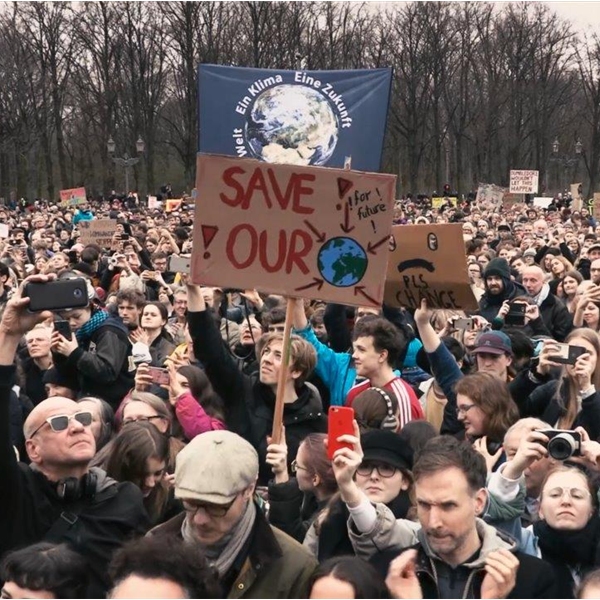 "Now - Chi si prende cura del nostro pianeta?". Al cinema il film-documentario di Jim Rakete
