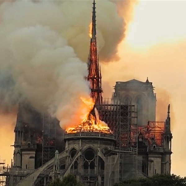 Al Cinema: "Notre-Dame in fiamme"
