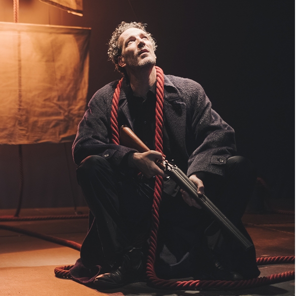 Teatro: "Soffiavento, una navigazione solitaria con rotta su Macbeth" di e con Paolo Mazzarelli
