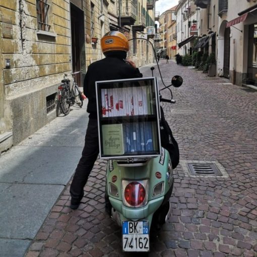 Il giro d'Italia con la Vespa-Libreria di Fabio Mendolicchio