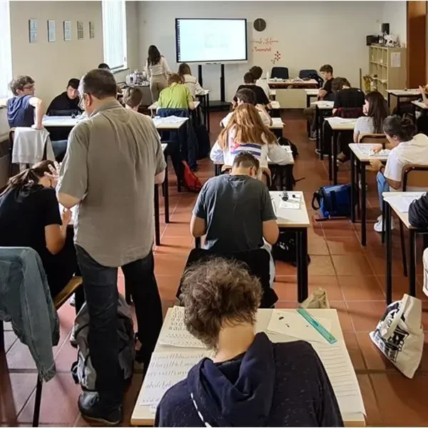 A scuola di corsivo. In Friuli la calligrafia diventa materia di studio