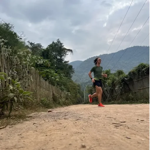 La corsa in solitaria di Oliviero Alotto lungo il fiume Mekong