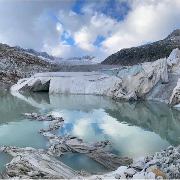 Lo smart wall multimediale racconta lo scioglimento dei ghiacciai