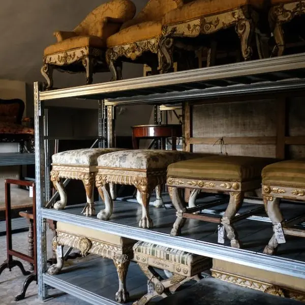 800 arredi in mostra nel deposito arredi del Palazzo Reale di Napoli
