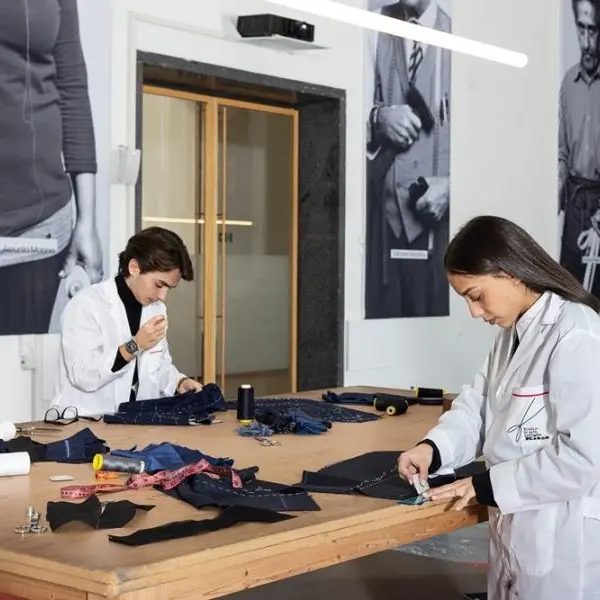 Mostra: "Tailoring school. A journey into education"