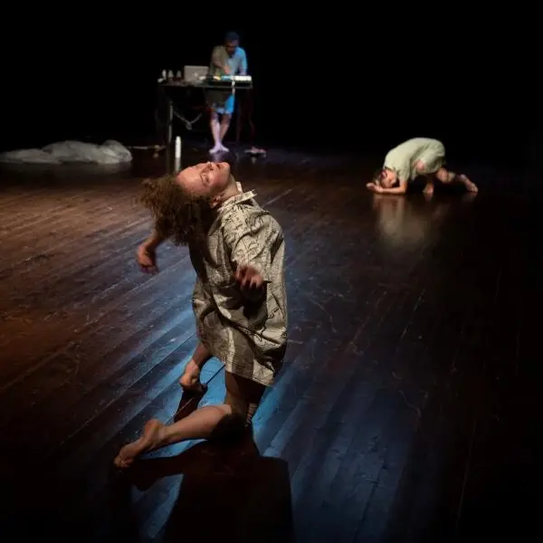 La danza che muove: "Onde" di Simona Bertozzi