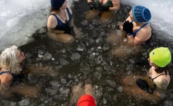Le immersioni in acqua fredda potrebbero non accelerare il recupero post-allenamento delle donne