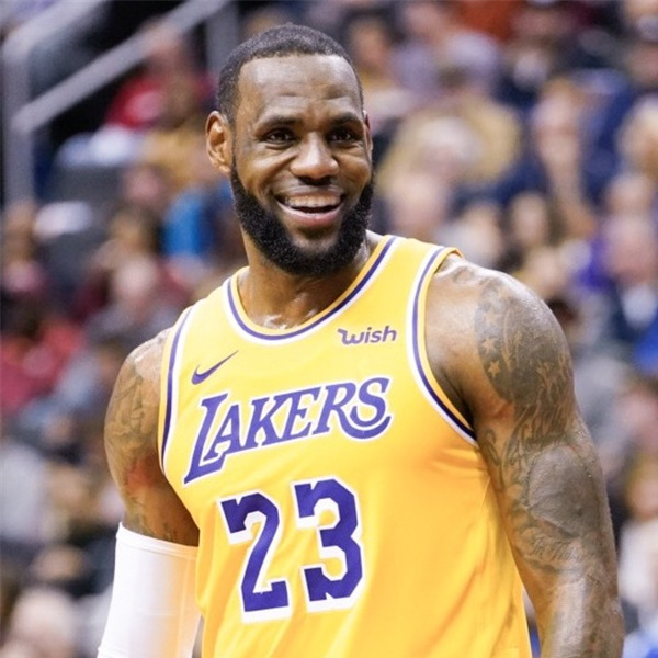 "King. La biografia di LeBron James" di Davide Chinellato